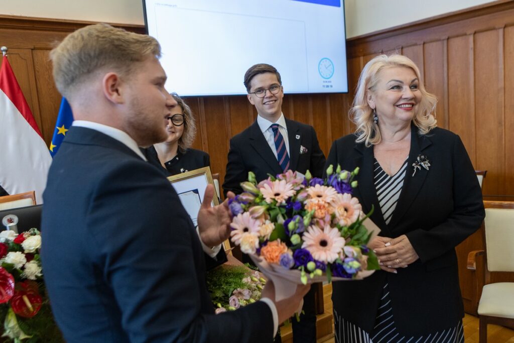 VII sesja młodzieżowego sejmiku II kadencji, fot. Mikołaj Kuras dla UMWKP