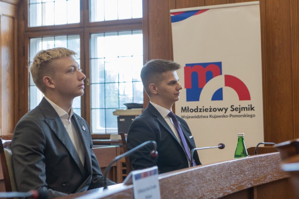 VII sesja młodzieżowego sejmiku II kadencji, fot. Mikołaj Kuras dla UMWKP