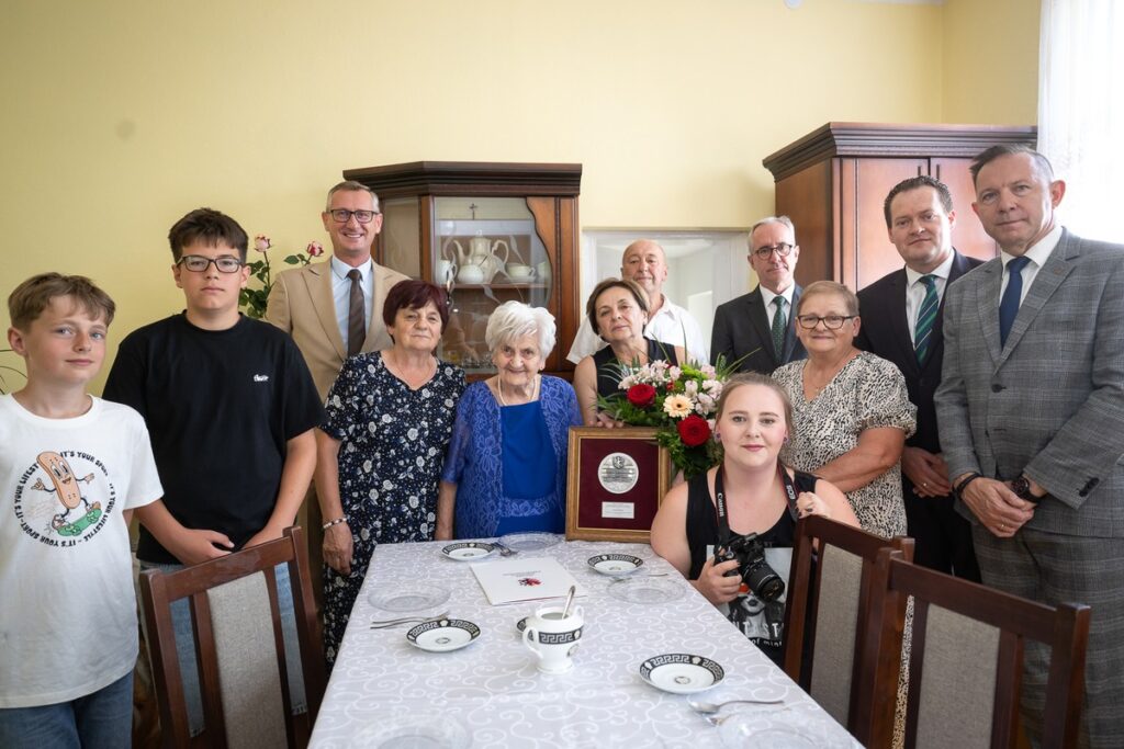 Awarding of the Unitas Durat medal to Joanna Rybacka, photo by Tomasz Czachorowski/eventphoto.com.pl for UMWKP