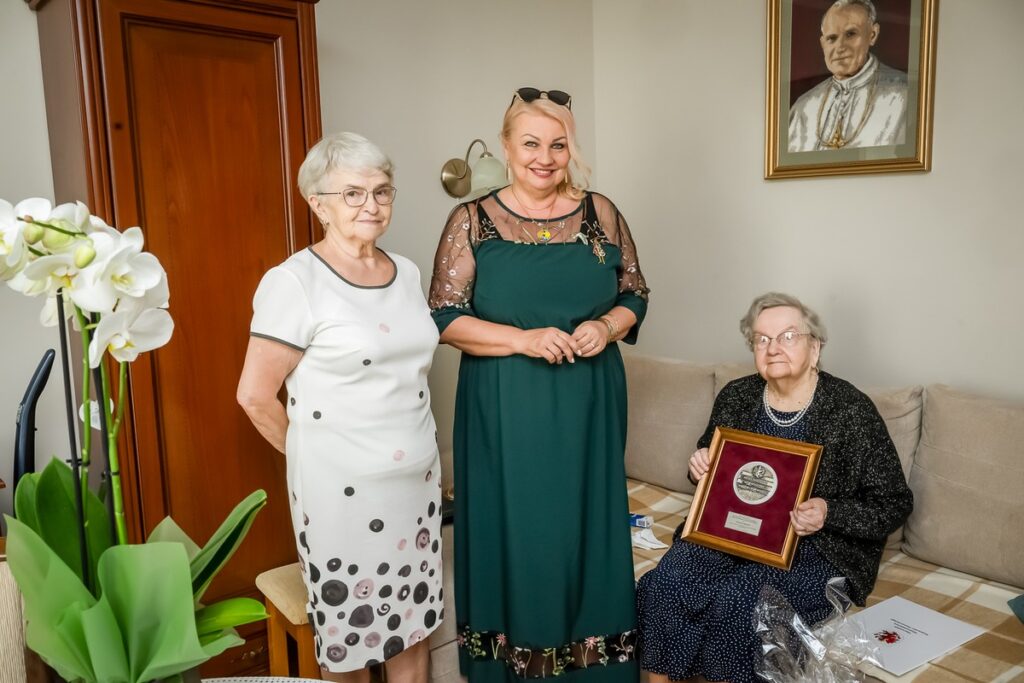 Awarding of the Unitas Durat medal to Marianna Majewska, photo by Tomasz Czachorowski/eventphoto.com.pl for UMWKP