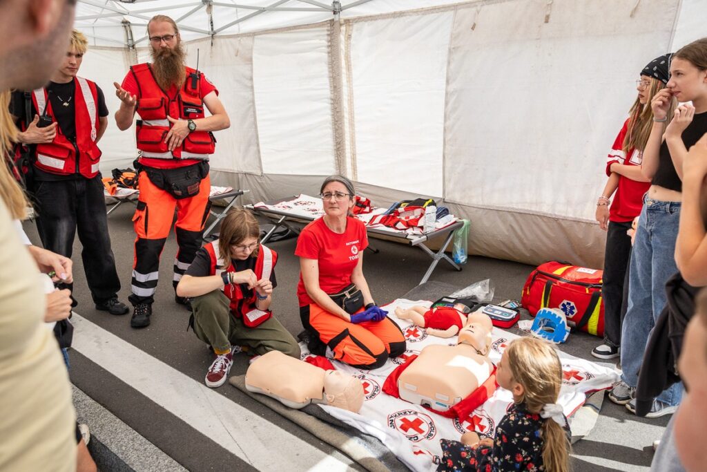 Piknik rodzinny z okazji Święta Policji na toruńskim Bulwarze Filadelfijskim, fot. Szymon Zdziebło/tarantoga.pl dla UMWKP