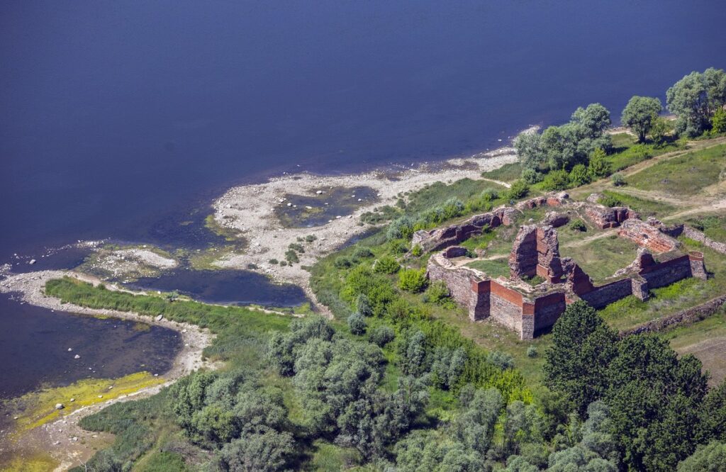 Ruiny zamku obronnego w Bobrownikach w powiecie lipnowskim, fot. Daniel Pach