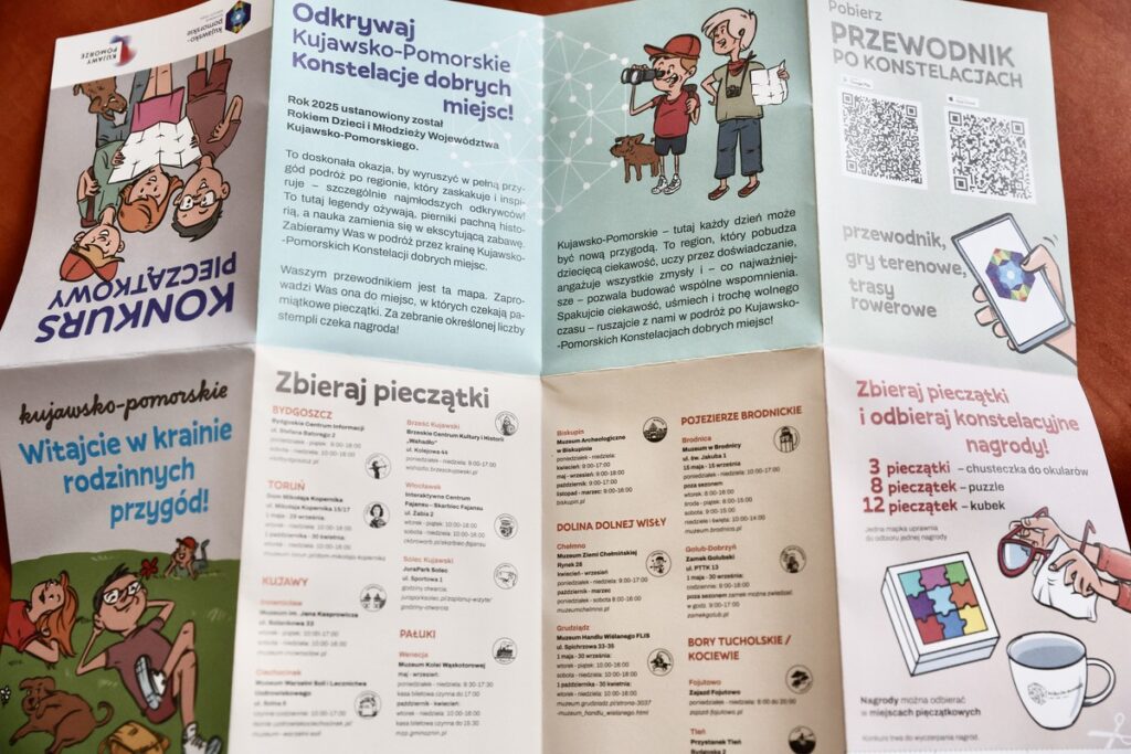 Folder z mapką konkursową, fot. Andrzej Goiński/UMWKP