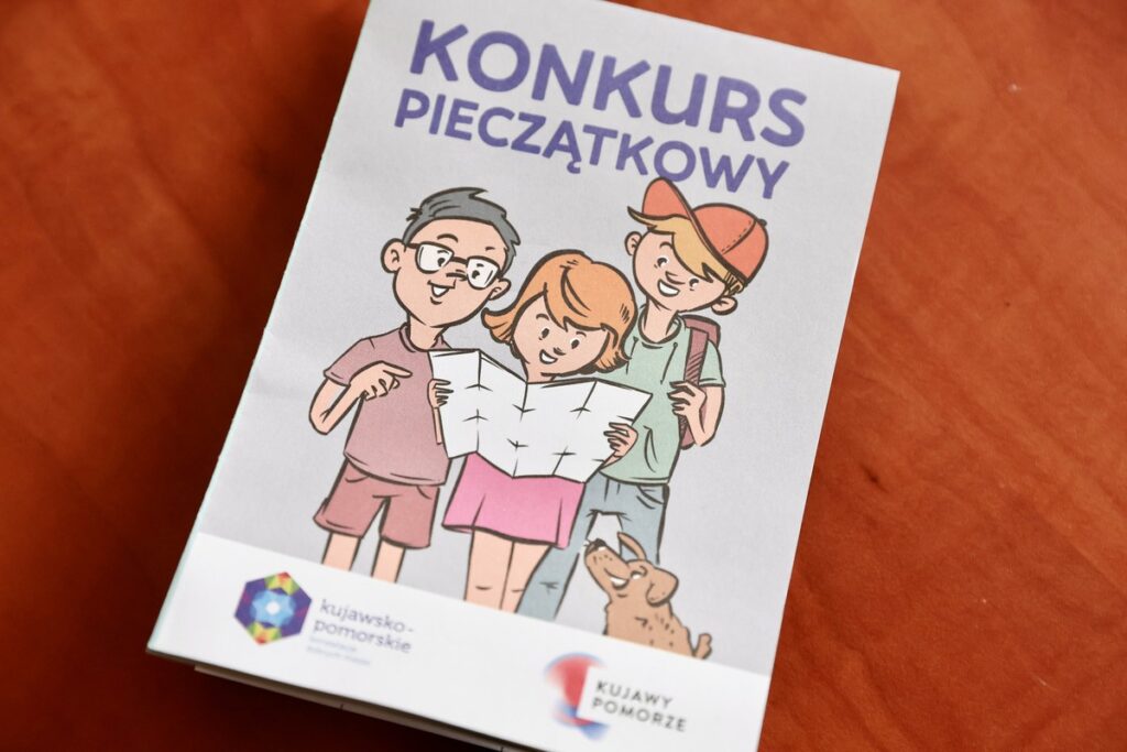Folder z mapką konkursową, fot. Andrzej Goiński/UMWKP