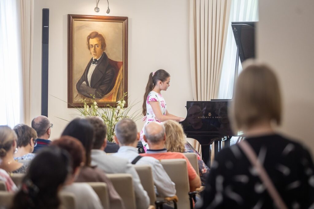 Concert from the series ‘Holidays with Chopin’ at the Chopin Centre in Szafarnia, photo by Szymon Zdziebło, tarantoga.pl for UMWKP