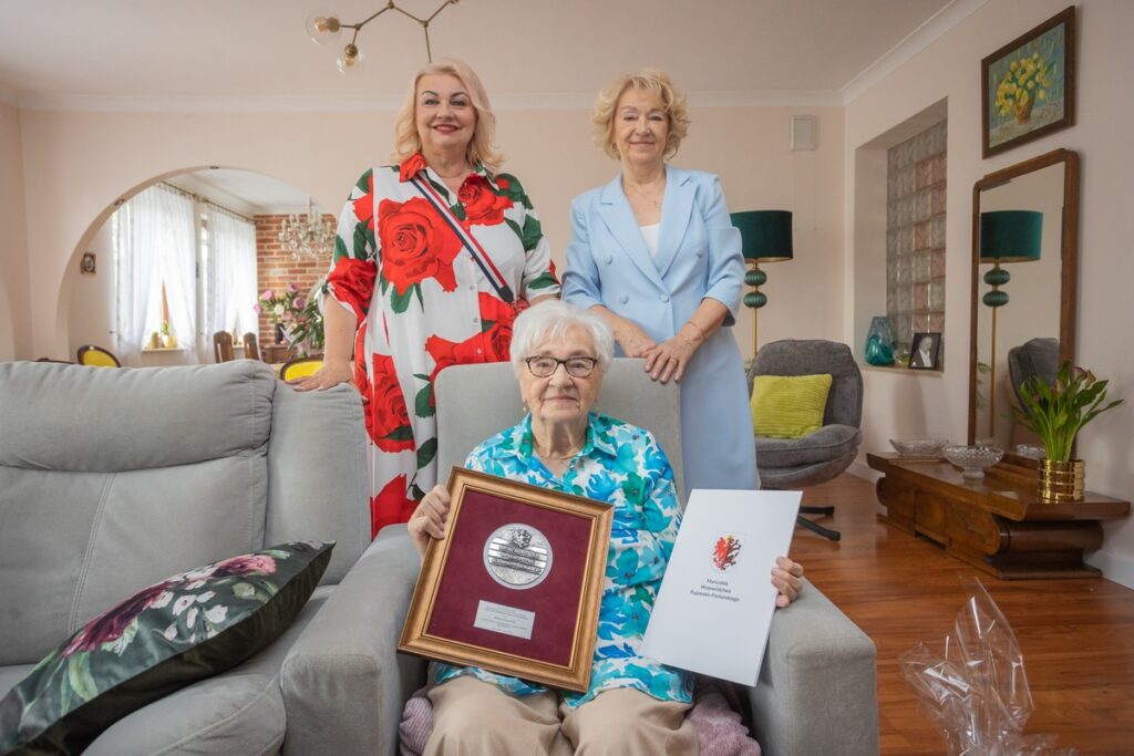 Awarding of the Unitas Durat medal to Ms Wanda Irena Panfil, photo by Mikołaj Kuras for UMWKP