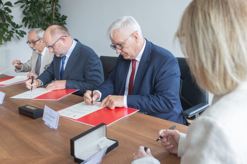 Podpisanie porozumienia na rzecz utworzenia Międzynarodowego Instytutu Polskiej Akademii Nauk, fot. Mikołaj Kuras dla UMWKP