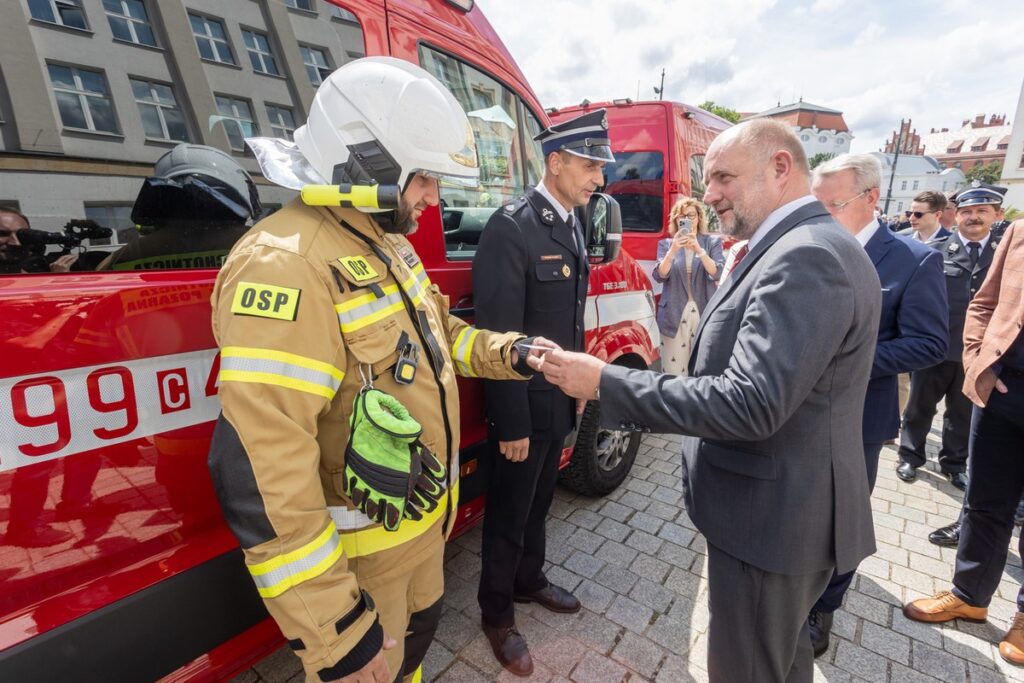 Przekazanie sprzętu jednostkom OSP, fot. Mikołaj Kuras dla UMWKP