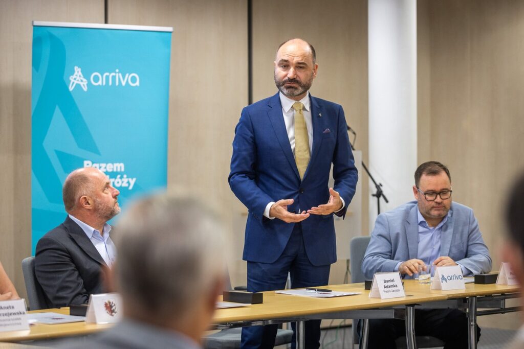 Podpisanie umów na przewozy kolejowe z Laskowic Pomorskich do Wierzchucina i z Rypina Brodnicy, fot. Szymon Zdziebło/tarantoga.pl dla UMWKP