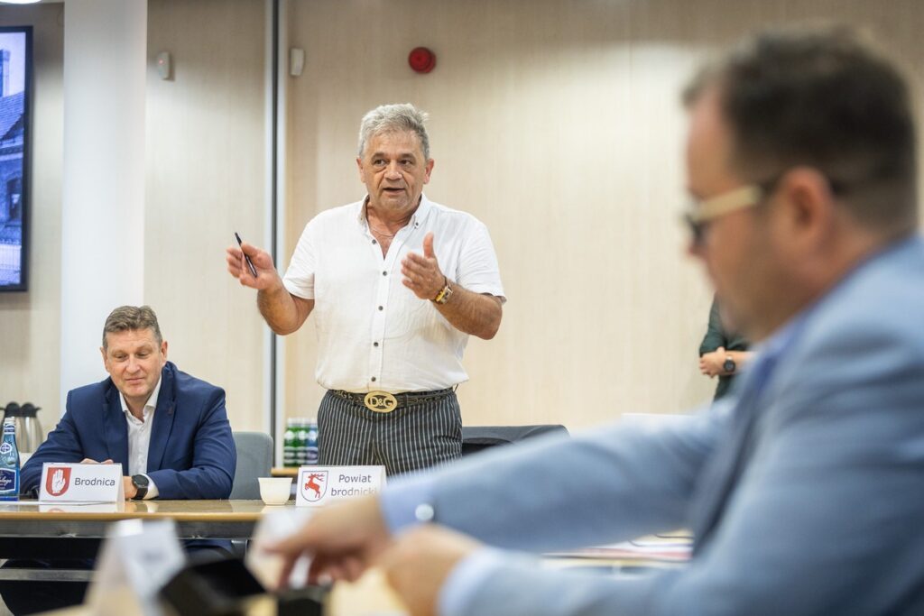 Podpisanie umów na przewozy kolejowe z Laskowic Pomorskich do Wierzchucina i z Rypina Brodnicy, fot. Szymon Zdziebło/tarantoga.pl dla UMWKP