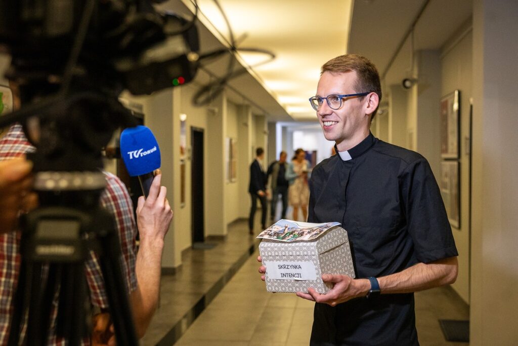 Spotkanie z młodzieżą, która weźmie udział w Jubileuszu Młodych w Rzymie, fot. Szymon Zdziebło/tarantoga.pl dla UMWKP