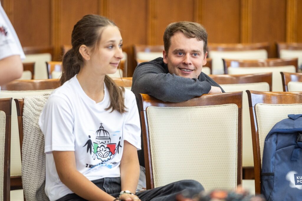 Spotkanie z młodzieżą, która weźmie udział w Jubileuszu Młodych w Rzymie, fot. Szymon Zdziebło/tarantoga.pl dla UMWKP