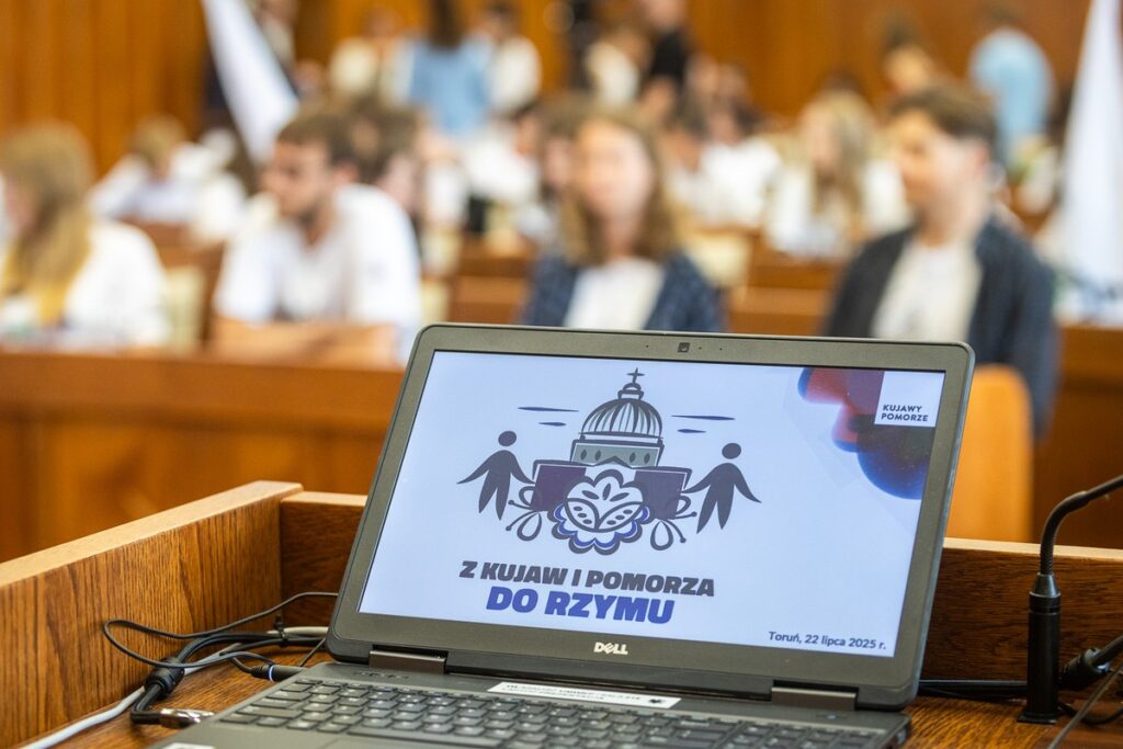 Spotkanie z młodzieżą, która weźmie udział w Jubileuszu Młodych w Rzymie, fot. Szymon Zdziebło/tarantoga.pl dla UMWKP