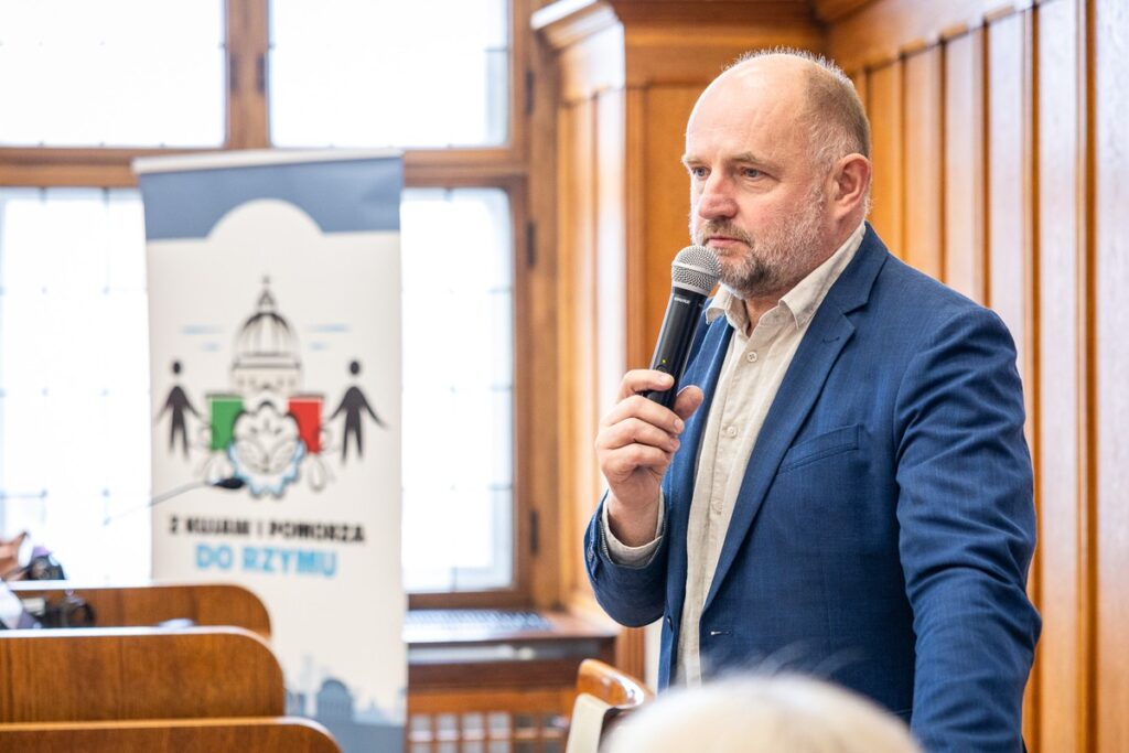 Spotkanie z młodzieżą, która weźmie udział w Jubileuszu Młodych w Rzymie, fot. Szymon Zdziebło/tarantoga.pl dla UMWKP