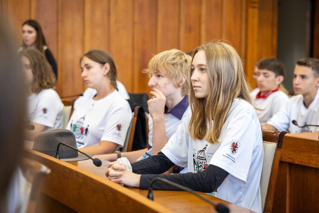 Spotkanie z młodzieżą, która weźmie udział w Jubileuszu Młodych w Rzymie, fot. Szymon Zdziebło/tarantoga.pl dla UMWKP