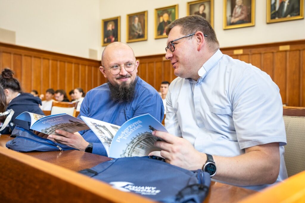 Spotkanie z młodzieżą, która weźmie udział w Jubileuszu Młodych w Rzymie, fot. Szymon Zdziebło/tarantoga.pl dla UMWKP