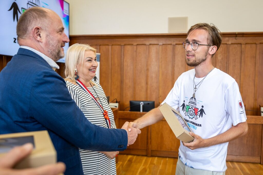 Spotkanie z młodzieżą, która weźmie udział w Jubileuszu Młodych w Rzymie, fot. Szymon Zdziebło/tarantoga.pl dla UMWKP