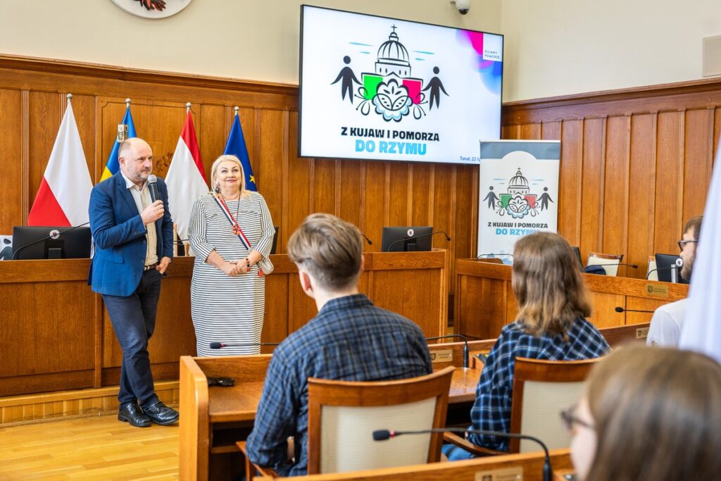 Spotkanie z młodzieżą, która weźmie udział w Jubileuszu Młodych w Rzymie, fot. Szymon Zdziebło/tarantoga.pl dla UMWKP