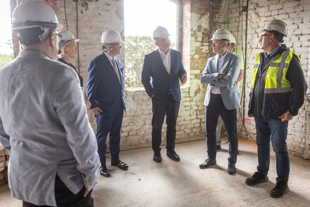 Wizyta na budowie Młyna Energii w Grudziądzu, fot. Szymon Zdziebło/tarantoga dla UMWKP