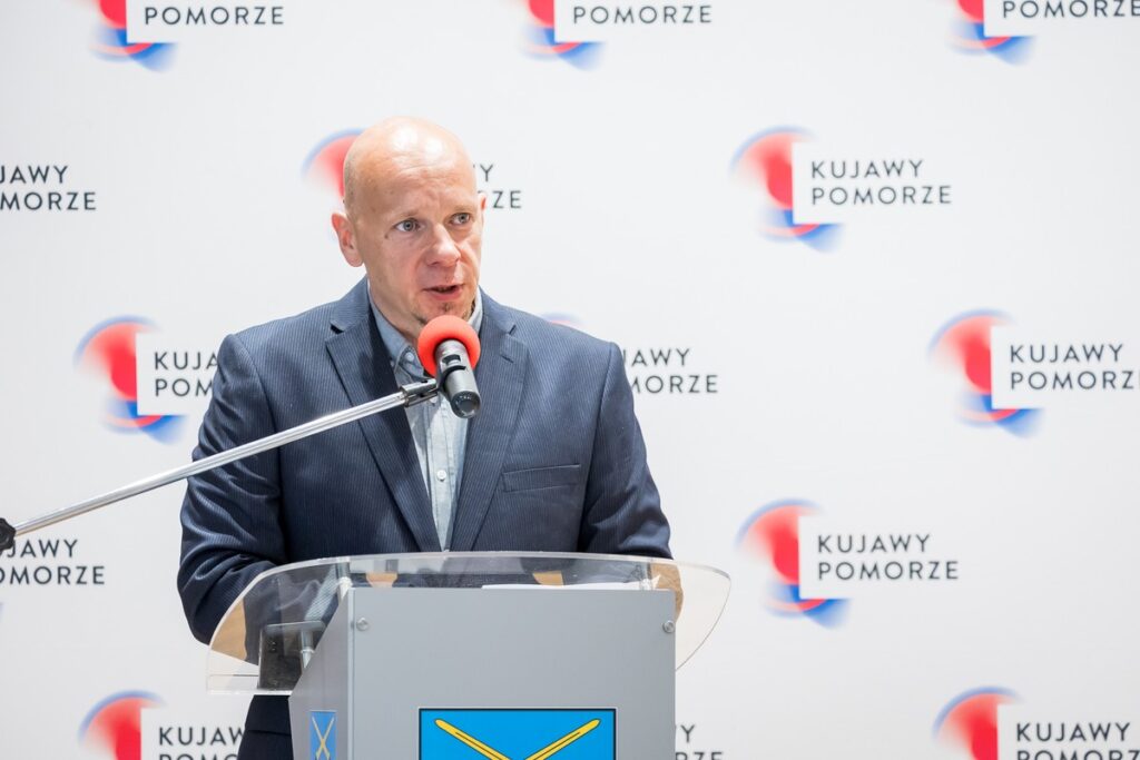 Wręczenie umów dotacyjnych na rozbudowę infrastruktury sportowej w regionie, fot. Tomasz Czachorowski/eventphoto.com.pl dla UMWKP