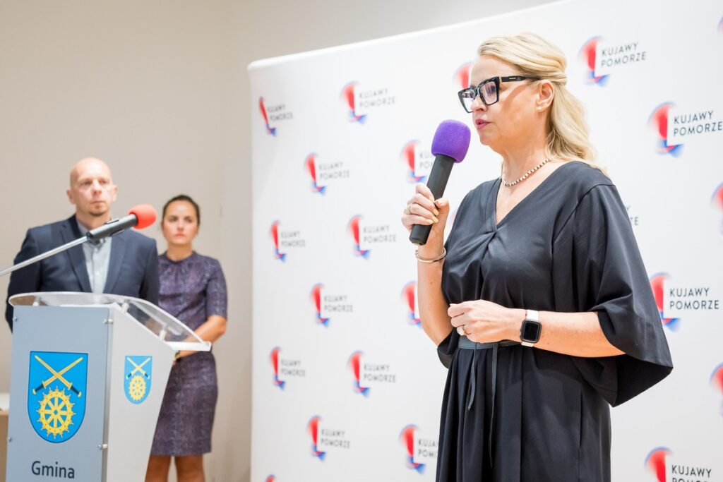 Wręczenie umów dotacyjnych na rozbudowę infrastruktury sportowej w regionie, fot. Tomasz Czachorowski/eventphoto.com.pl dla UMWKP