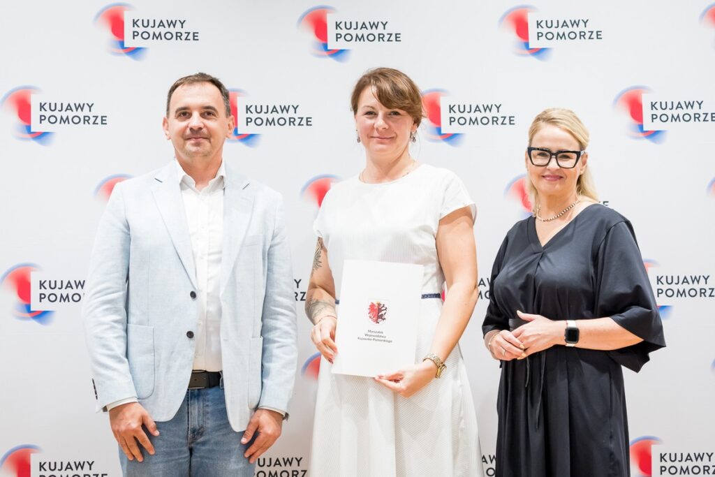 Wręczenie umów dotacyjnych na rozbudowę infrastruktury sportowej w regionie, fot. Tomasz Czachorowski/eventphoto.com.pl dla UMWKP