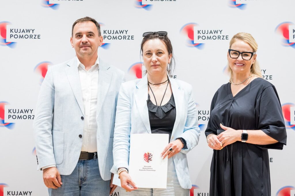 Wręczenie umów dotacyjnych na rozbudowę infrastruktury sportowej w regionie, fot. Tomasz Czachorowski/eventphoto.com.pl dla UMWKP