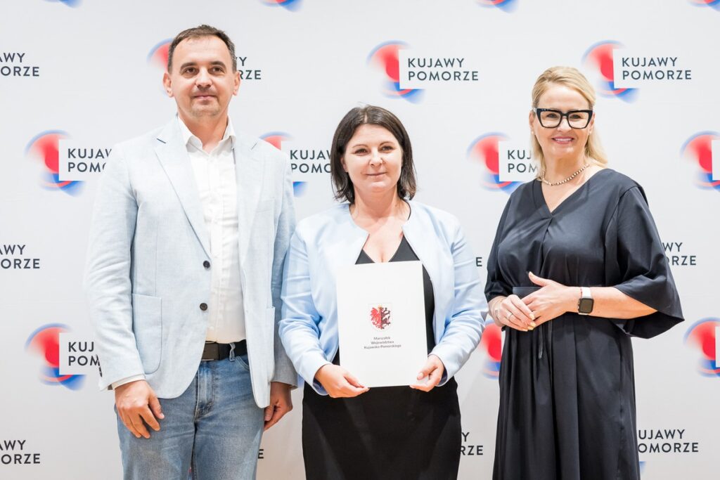 Wręczenie umów dotacyjnych na rozbudowę infrastruktury sportowej w regionie, fot. Tomasz Czachorowski/eventphoto.com.pl dla UMWKP