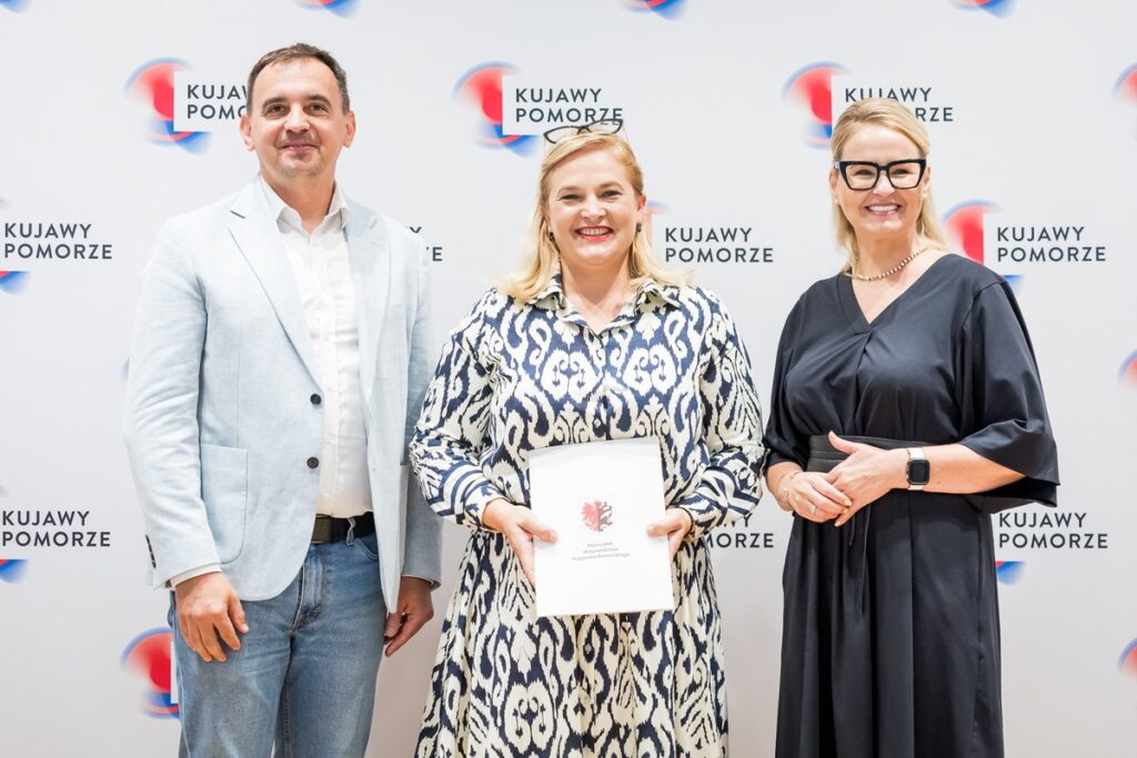 Wręczenie umów dotacyjnych na rozbudowę infrastruktury sportowej w regionie, fot. Tomasz Czachorowski/eventphoto.com.pl dla UMWKP