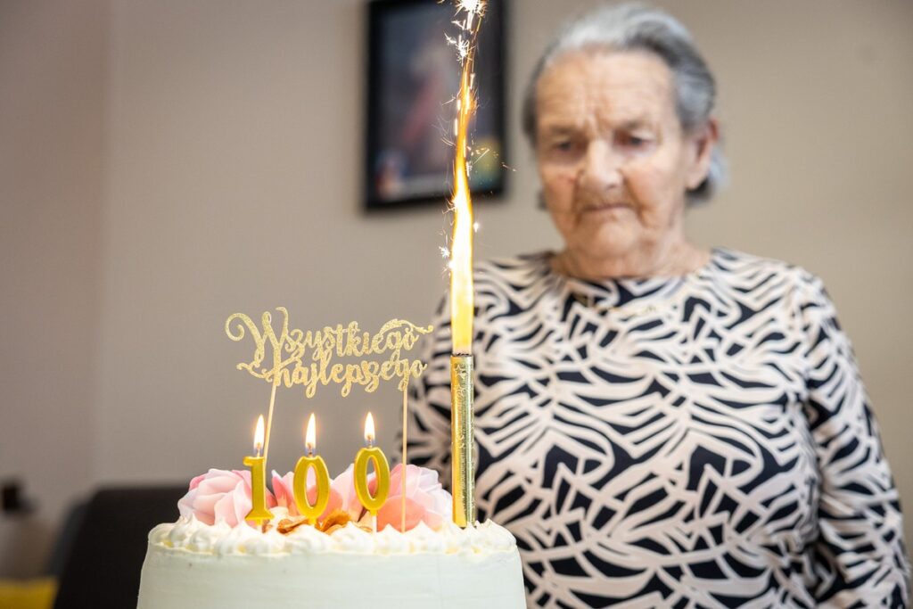 Wręczenie medalu Unitas Durat pani Stanisławie Gorczyckiej, fot. Szymon Zdziebło/tarantoga.pl dla UMWKP