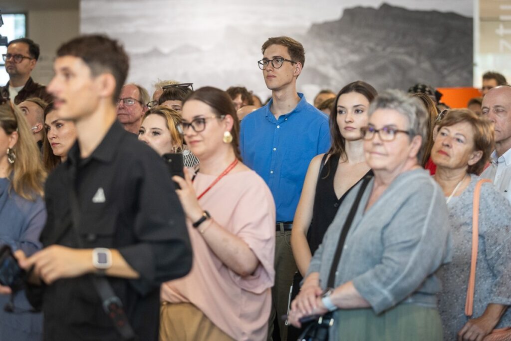 Wernisaż wystawy Billa Violi „Wizje czasu”, fot. Szymon Zdziebło/tarantoga.pl dla UMWKP