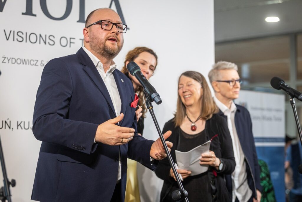 Wernisaż wystawy Billa Violi „Wizje czasu”, fot. Szymon Zdziebło/tarantoga.pl dla UMWKP