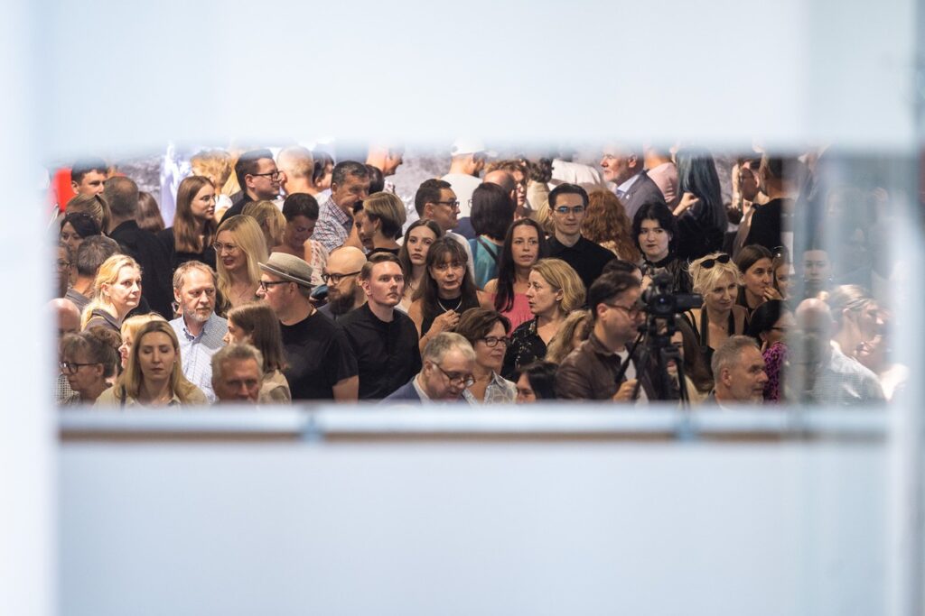 Wernisaż wystawy Billa Violi „Wizje czasu”, fot. Szymon Zdziebło/tarantoga.pl dla UMWKP