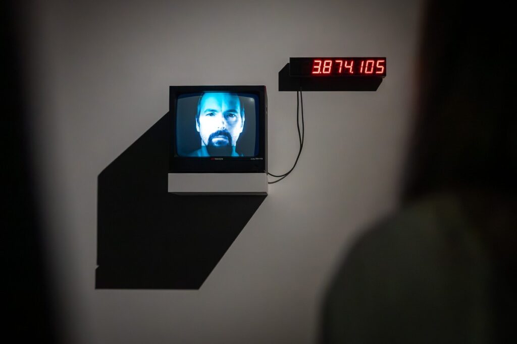 Wernisaż wystawy Billa Violi „Wizje czasu”, fot. Szymon Zdziebło/tarantoga.pl dla UMWKP