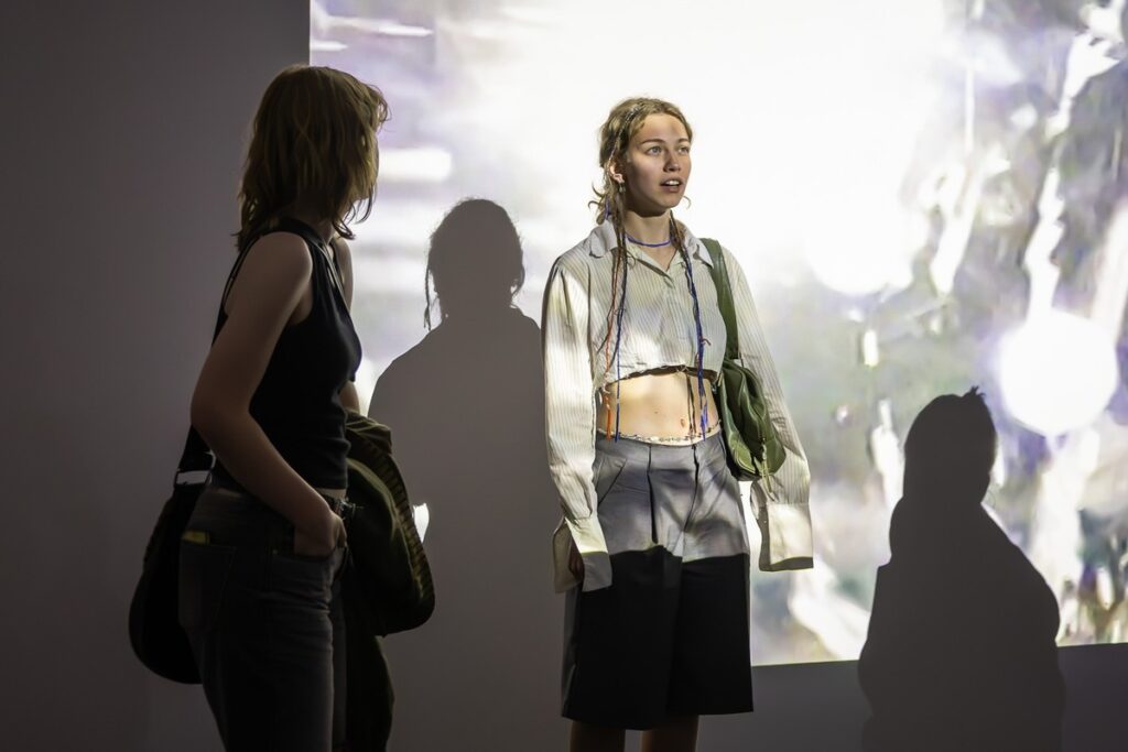 Wernisaż wystawy Billa Violi „Wizje czasu”, fot. Szymon Zdziebło/tarantoga.pl dla UMWKP