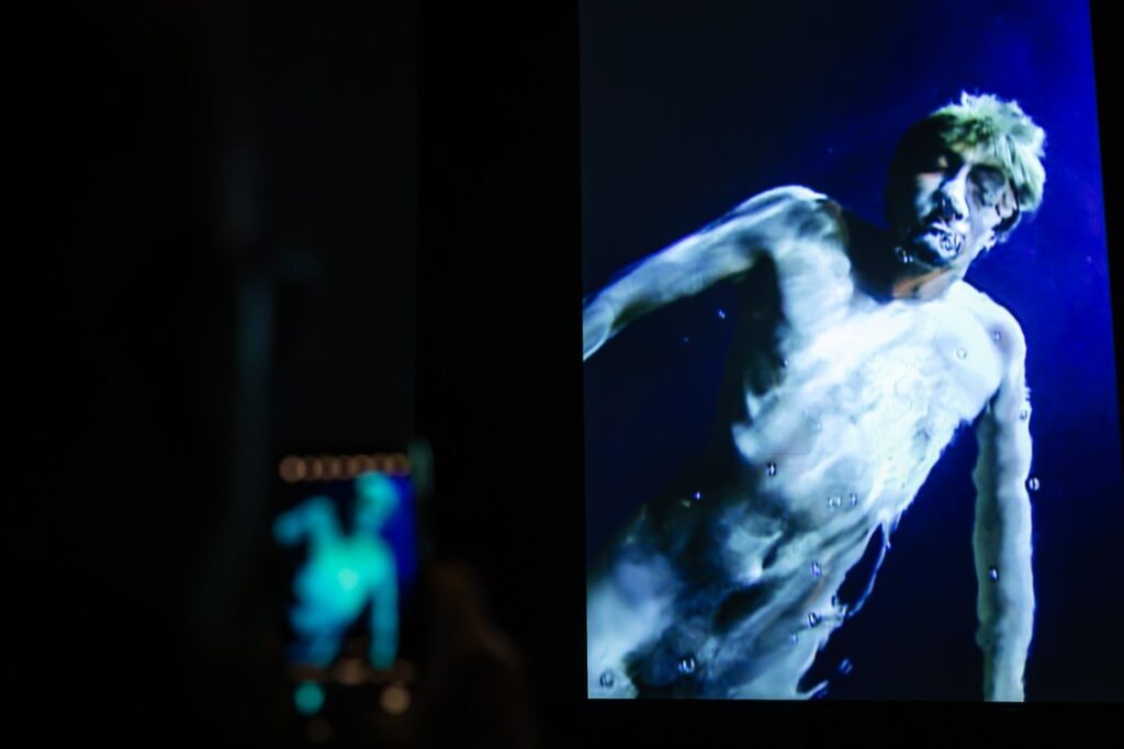 Wernisaż wystawy Billa Violi „Wizje czasu”, fot. Szymon Zdziebło/tarantoga.pl dla UMWKP