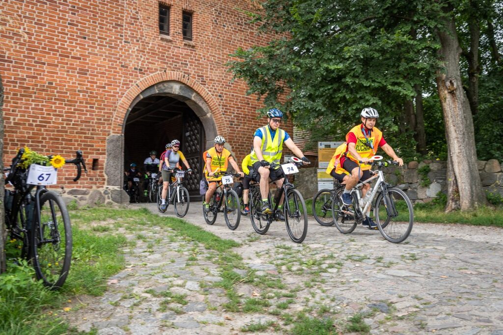 Jakubowa Sztafeta Rowerowa – dzień II, fot. Szymon Zdziebło, tarantoga.pl dla UMWKP