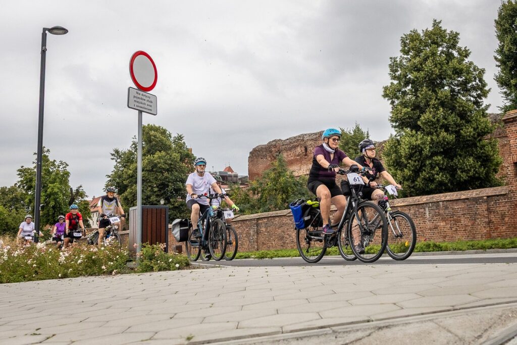 Jakubowa Sztafeta Rowerowa – dzień II, fot. Szymon Zdziebło, tarantoga.pl dla UMWKP