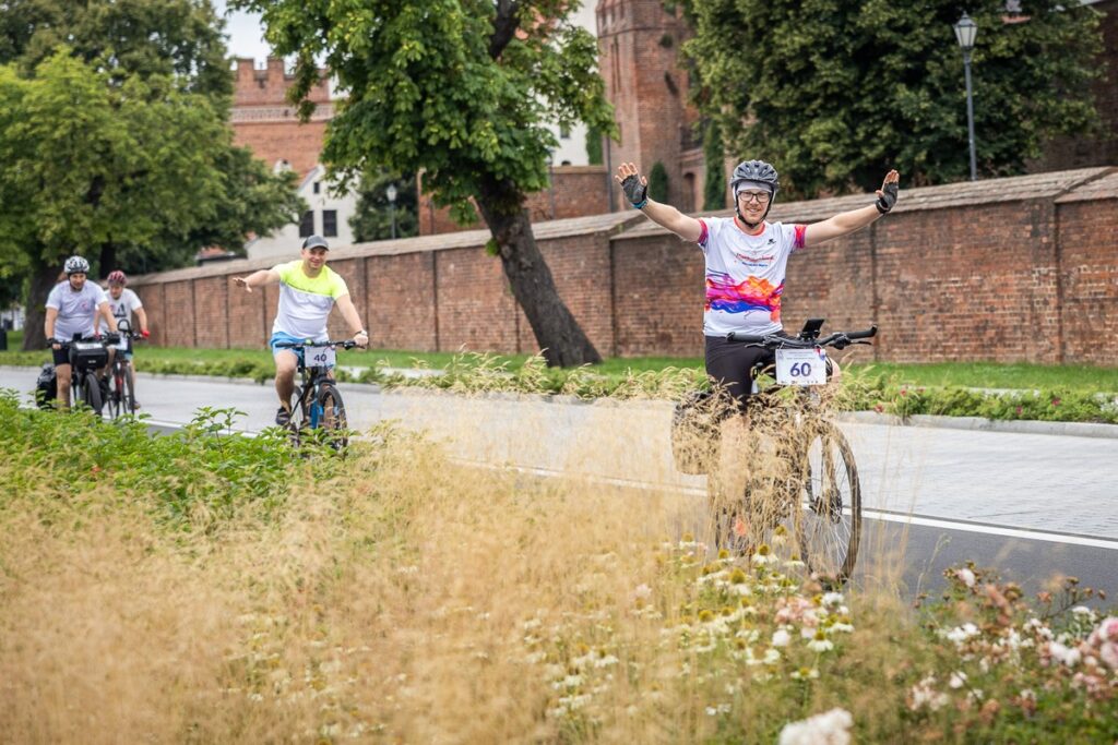 Jakubowa Sztafeta Rowerowa – dzień II, fot. Szymon Zdziebło, tarantoga.pl dla UMWKP