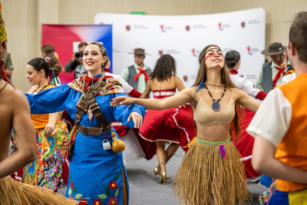 Zaimprowizowany występ w Urzędzie Marszałkowskim, fot. Szymon Zdziebło/tarantoga dla UMWKP