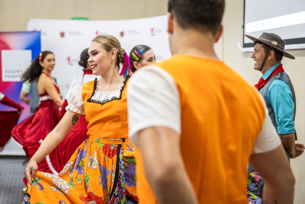 Zaimprowizowany występ w Urzędzie Marszałkowskim, fot. Szymon Zdziebło/tarantoga dla UMWKP