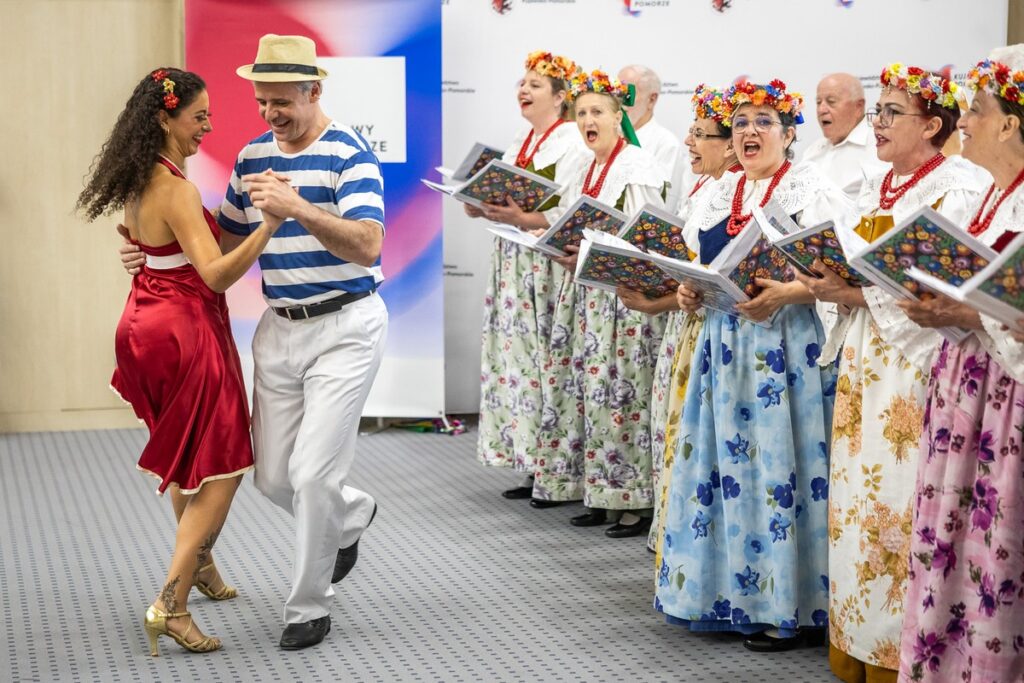 Zaimprowizowany występ w Urzędzie Marszałkowskim, fot. Szymon Zdziebło/tarantoga dla UMWKP