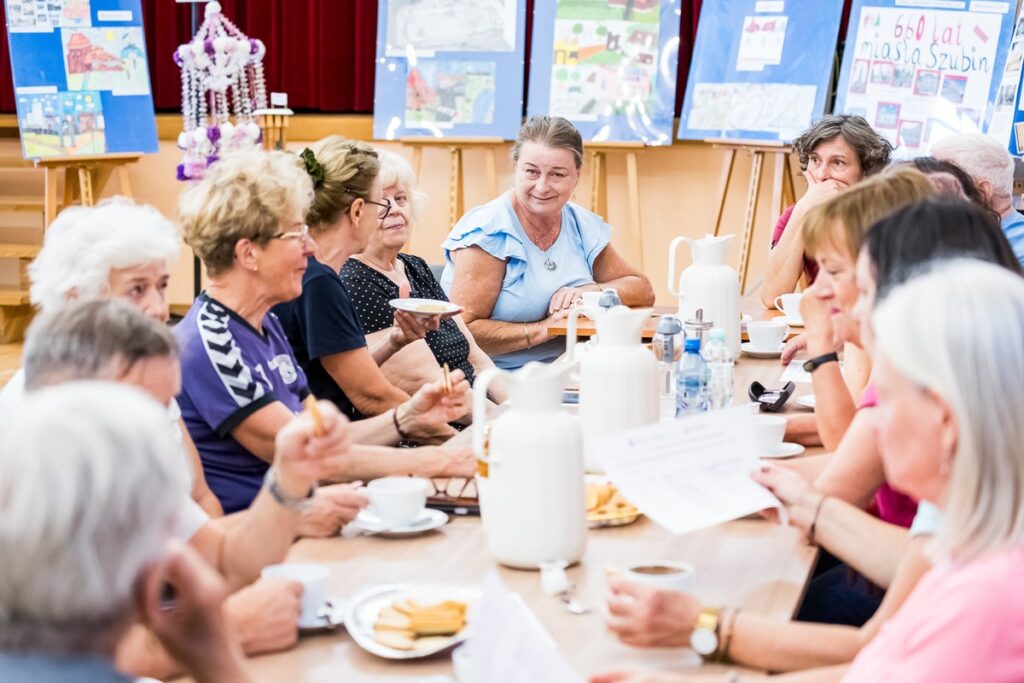 Zajęcia w klubie Srebrna Energia Życia w Szubinie w powiecie nakielskim, fot. Tomasz Czachorowski/eventphoto dla UMWKP