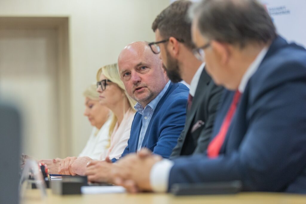 Podpisanie umowy z Polregio, fot. Mikołaj Kuras dla UMWKP