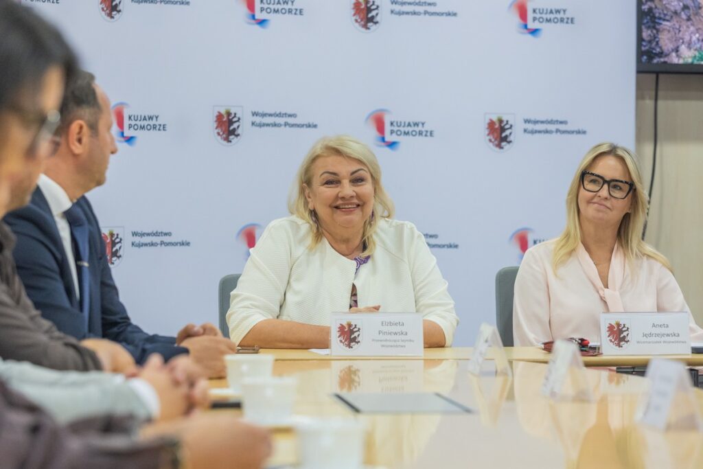 Podpisanie umowy z Polregio, fot. Mikołaj Kuras dla UMWKP