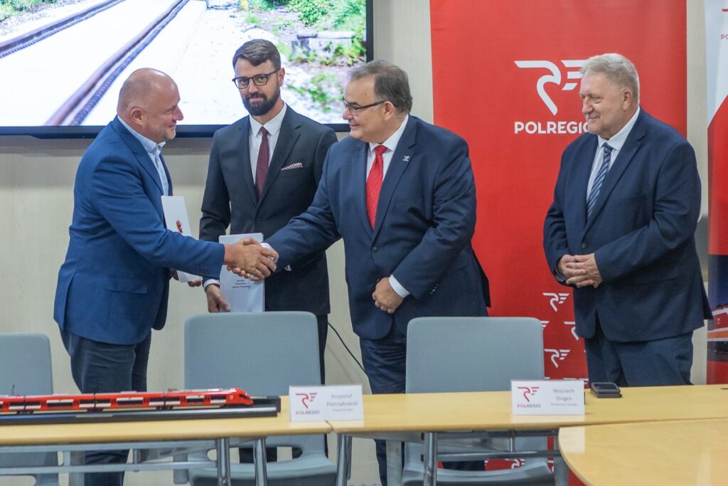 Podpisanie umowy z Polregio, fot. Mikołaj Kuras dla UMWKP