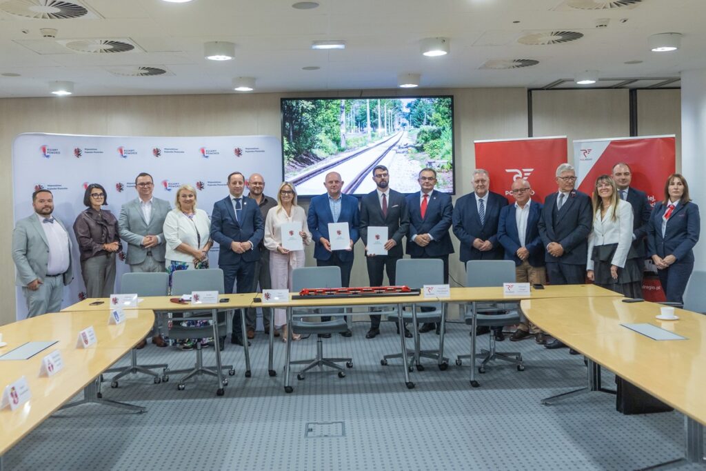 Podpisanie umowy z Polregio, fot. Mikołaj Kuras dla UMWKP