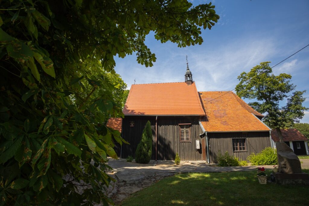 Kościół Narodzenia NMP w Strzelcach, fot. Mikołaj Kuras dla UMWKP