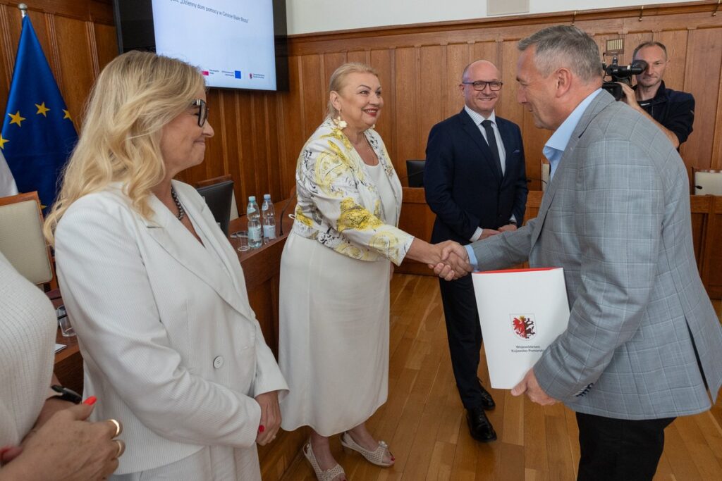 Ceremonia podpisania umów FEdKP, 6 sierpnia 2025, fot. Mikołaj Kuras dla UMWKP
