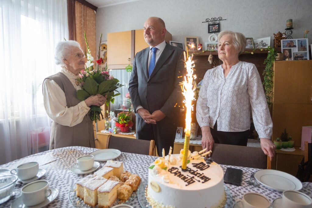Presentation of the Unitas Durat medal to Danuta Wajs, photo by Mikołaj Kuras for the UMWKP
